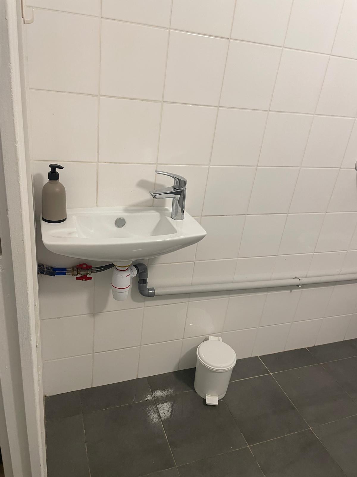 Nettoyage des sanitaires et espaces communs en entreprise